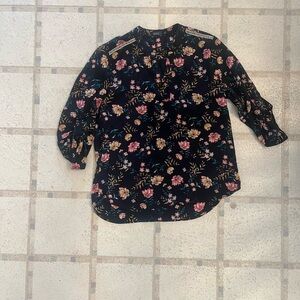 Cure women’s blouse.